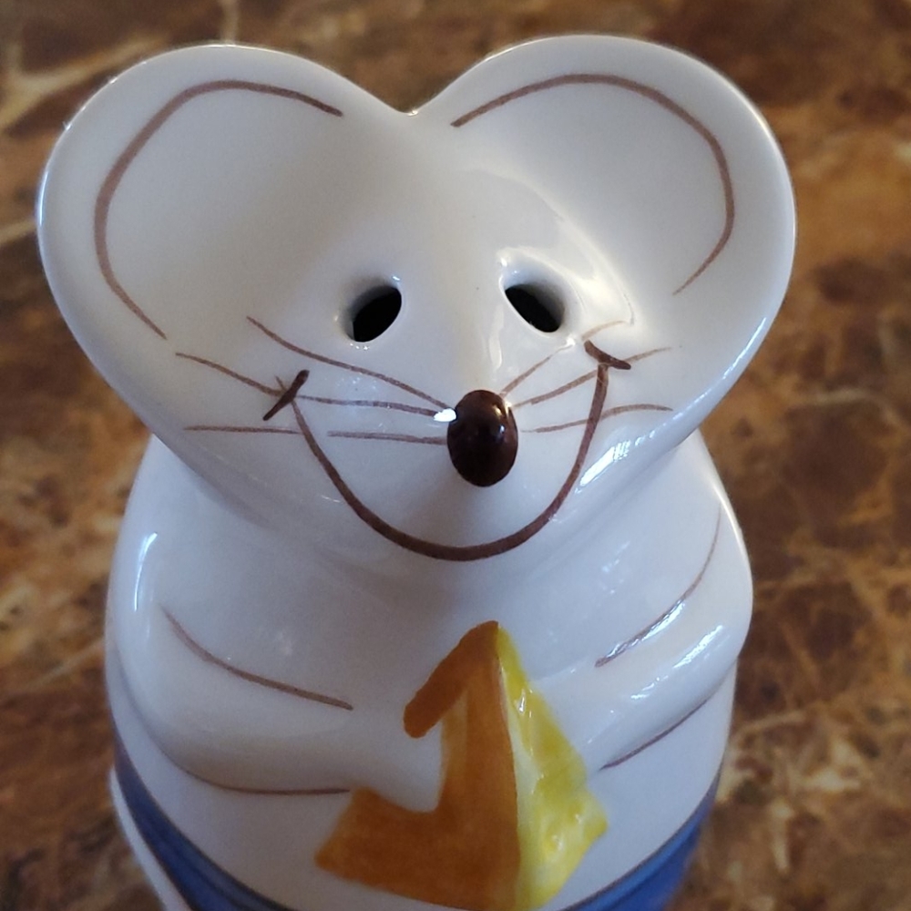 Kitchen Ware - Picture 4 of 4